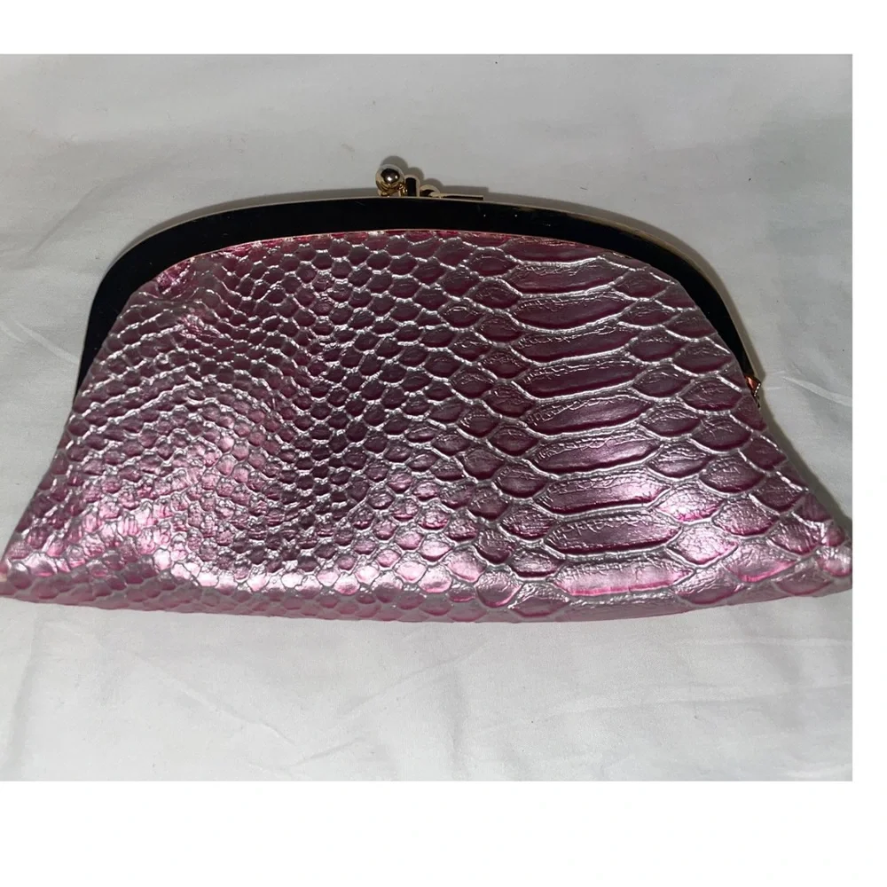 Deux Lux Pink Metallic Fold Over Clutch With Snap Closure.. New - Picture 2 of 15